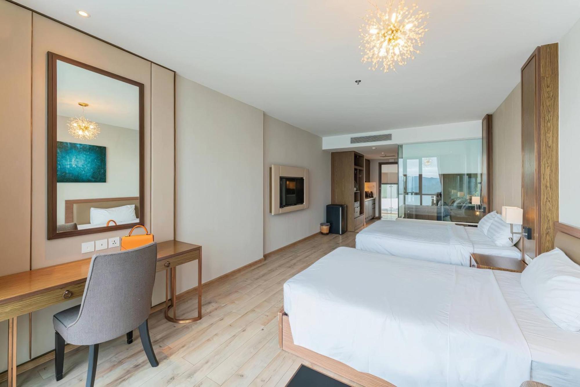 Coastal Panorama Oceanfront Suites Nha Trang Exterior photo