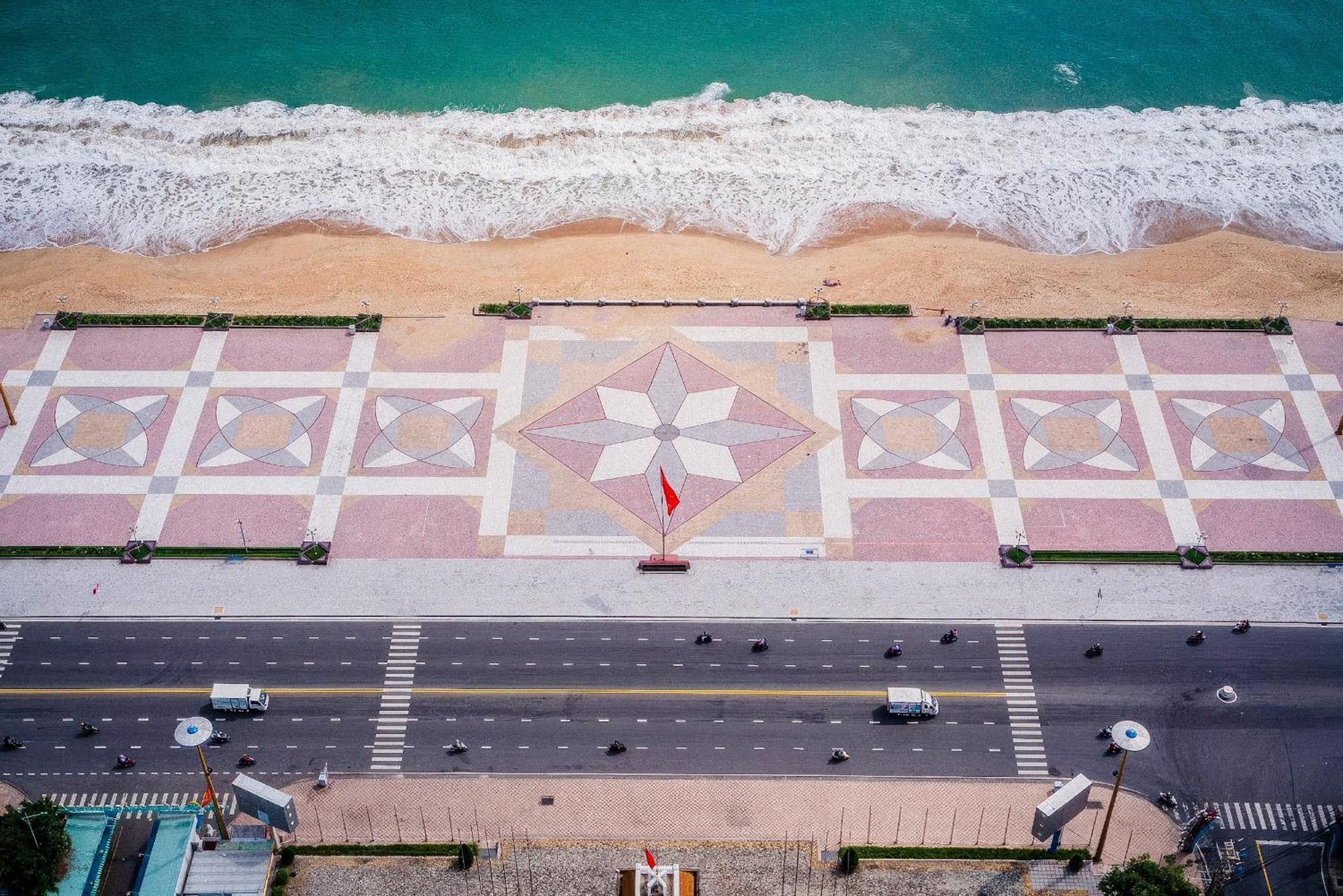 Coastal Panorama Oceanfront Suites Nha Trang Exterior photo